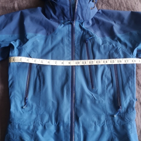 MEC Gore-Tex Pro Waterproof/Windproof Ski Shell Jacket - Picture 11 of 12